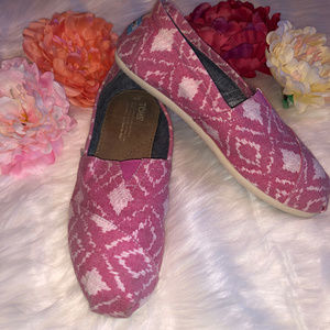 TOMS Classic Canvas Slip-On 7W